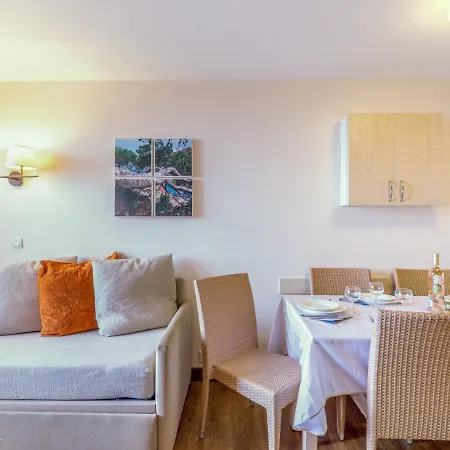 L'esquinade - P3 213 By Interhome *