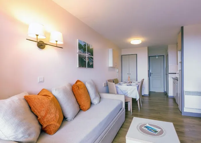 Apartment L'esquinade - P3 213 By Interhome